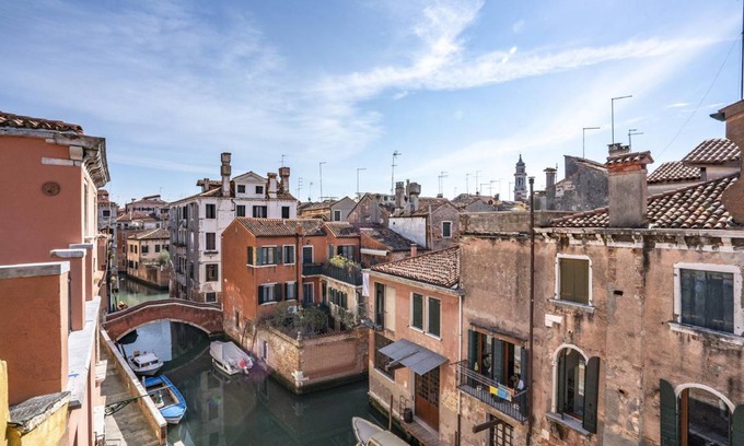 Cannaregio Apartment | La Dimora di Sant'Andrea Canal View