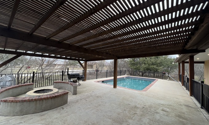 Sabinal House | La Doña Walk to Live Music Hacienda Entrances FREEFrio Access ConcanVIP