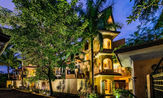 Playa Langosta Apartment | La Esquina (3 minutes from Beach, perfect for a family getaway)