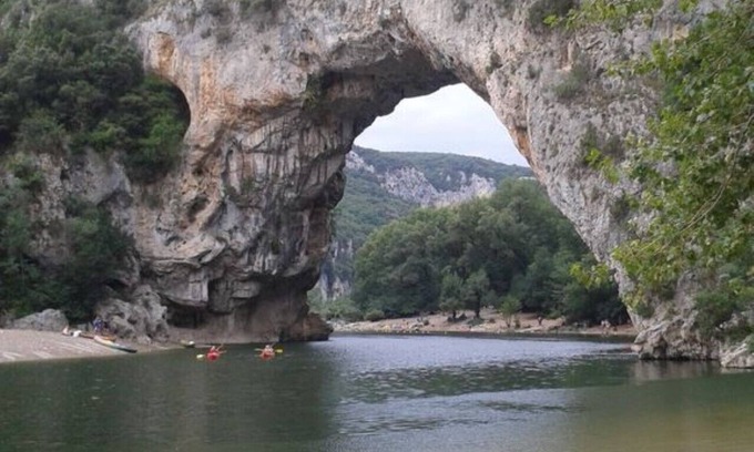 Vallon-Pont-d'Arc Cottage | La Gaillarde, charming gîte, close to the river, private parking.