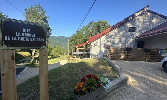 Chezery Forens House | La Grange de la Crête Beudron