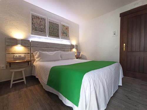 Zahara de la Sierra Hotel | LA JARANA Casa Hotel