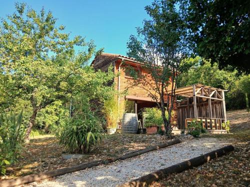 Saint-Jean-et-Saint-Paul Ski Chalet | La maison de bois - Gite dans un site préservé
