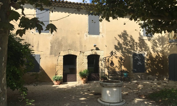 Cavaillon House | La Maison d'Alfred the charm of an old farmhouse at the foot of the luberon