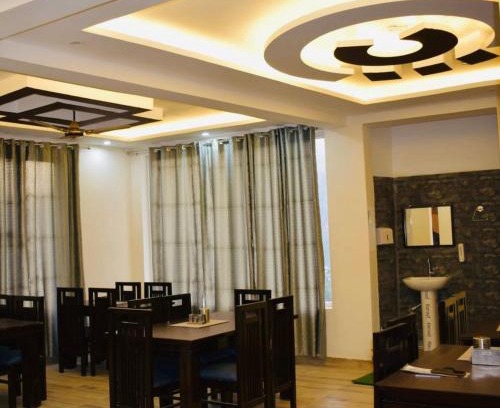 Barkot Hotel | La Monal Hotel
