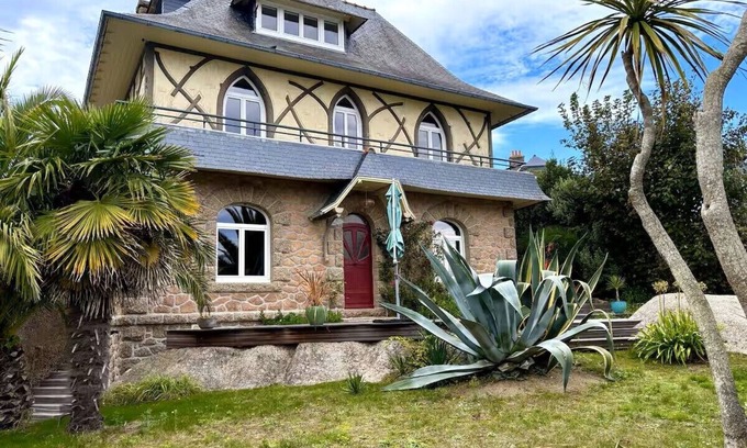 Tregastel House | "La Pagode"close to beache