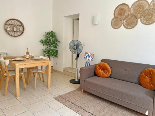 Avignon City Centre Apartment | La Poterne d'Avignon 40m2 climatisé intramuros