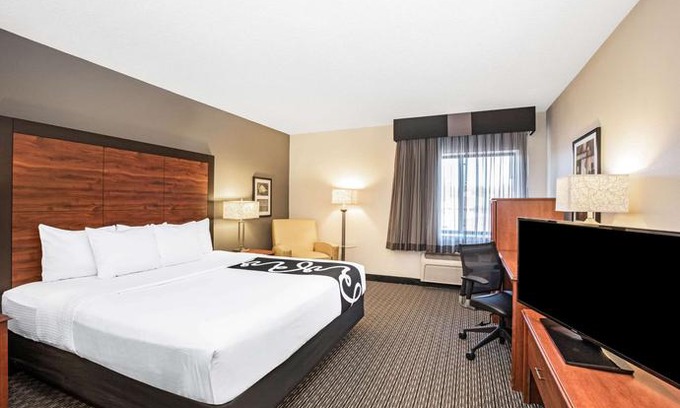 North Little Rock Hotel | La Quinta by Wyndham N Little Rock - McCain Mall