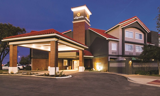 North Burnet Hotel | La Quinta by Wyndham Austin at The Domain