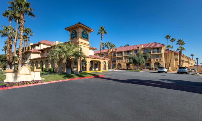 Las Vegas Hotel | La Quinta by Wyndham Las Vegas Airport N Conv.