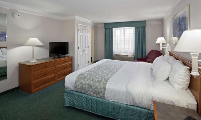 North Central Omaha Hotel | La Quinta Inn Omaha West