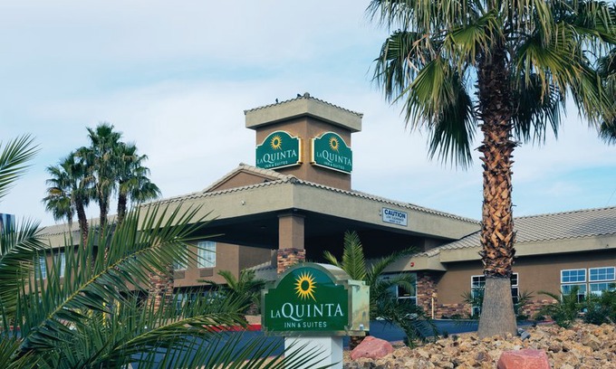 Las Vegas Hotel | La Quinta Inn & Suites by Wyndham Las Vegas Tropicana