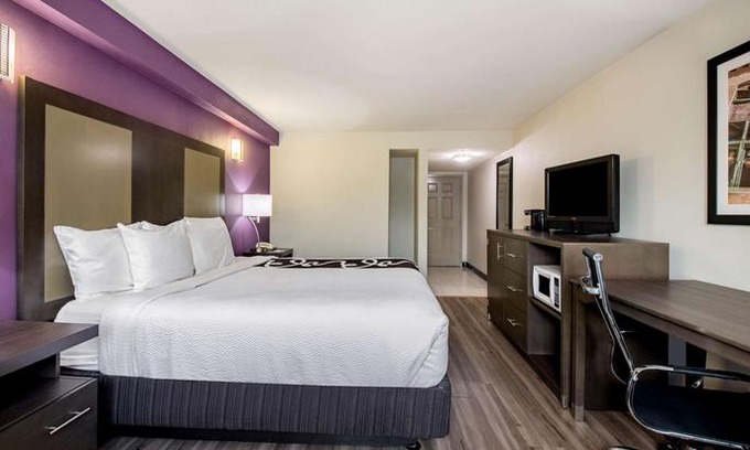 West Long Branch Hotel | La Quinta Inn West Long Branch