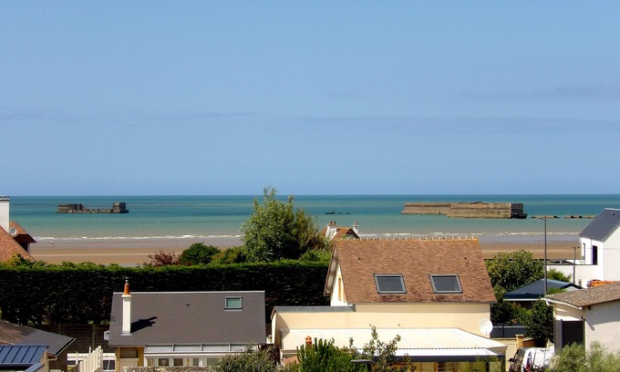 Saint-Come-de-Fresne Apartment | La Rose des Vents" duplex apartment with sea view and Arromanches pontoons