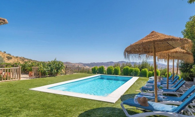 Antequera Villa | La Sombra de la Parra Antequera - La Higuera by Ruralidays
