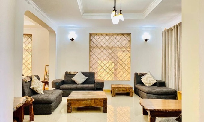 Arusha Villa | La Vida Loca' Rustic 4 bedroom villa