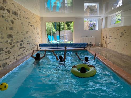 Fouesnant Villa | La Villa du Cap - indoor pool - billiards table