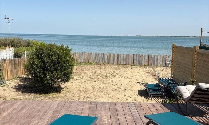 Barbatre House | La voile Bleue the waterfront stopover