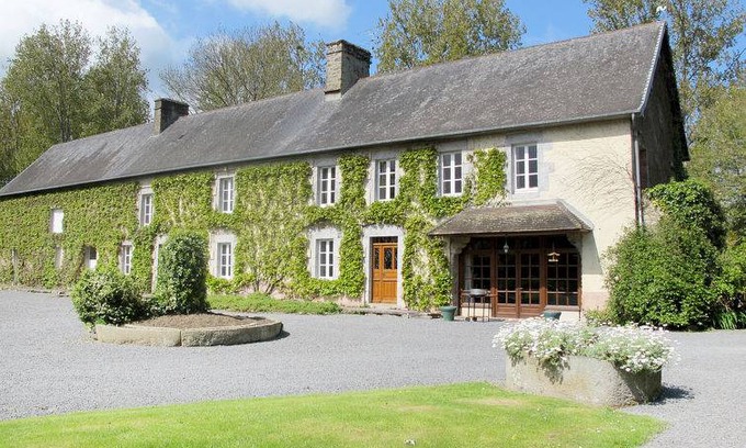 Savigny House | La Voisinière no. 2 (HE3L7R0)