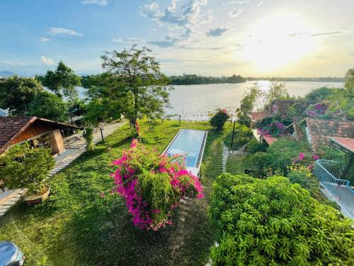 Hue Hotel | La Y Riverview