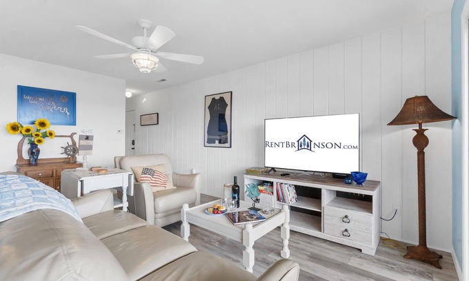 Indian Point Condo | Labor Day Open, Renovated Condo near Silver Dollar City w Gorgeous Lake View-Cmty Outdoor Pool-Free Tickets
