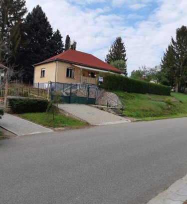 Igal House | Laciház