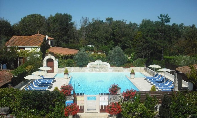 Saint-Pierre-d'Oleron House | lacroixfleuriedeslandescom 5P
