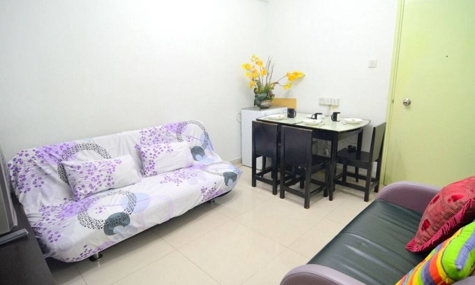 Mong Kok Apartment | @Ladies Market, 3 Bdrm good to 9pax