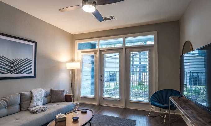 Riverside Apartment | Ladybird South Shore I 1 Bedroom Apartment