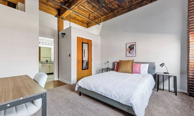 Lafayette Square Apartment | Lafayette 421 I Spacious and Cozy 1Bd/1Bd