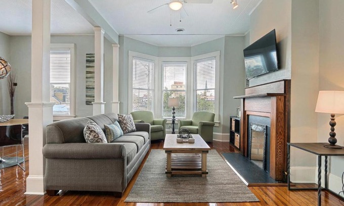 Historic Downtown Savannah Apartment | Lafayette Row Unit 3