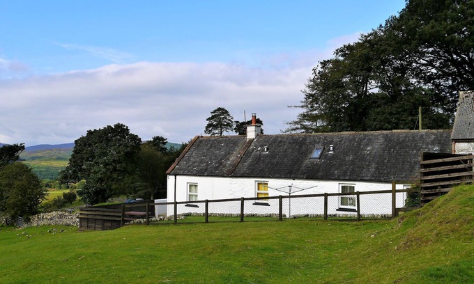 Castle Douglas Cottage | Laghead Steading Cottage - a cottage that sleeps 4 guests in 2 bedrooms