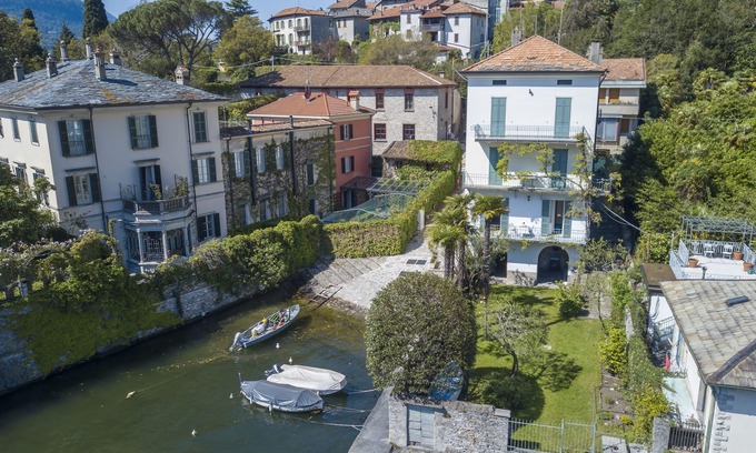 Laglio Apartment | LAGLIO ARTIST'S HOUSE, WITH GARDEN AND DIRECT ACCESS TO THE LAKE