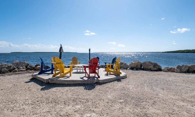 Key Largo Villa | Lagoon Escape with Golf Cart & Paddle Board