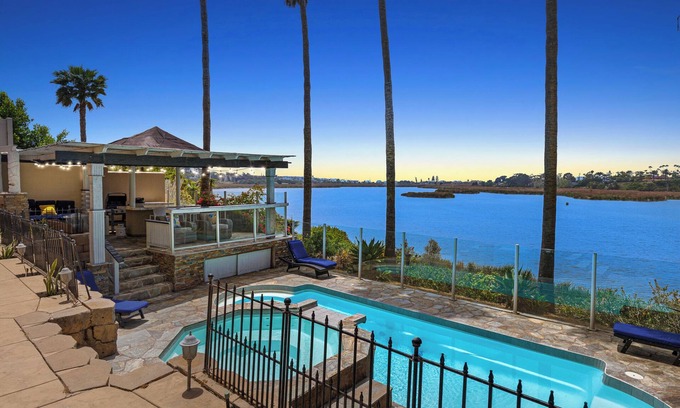 Carlsbad Village House | Lagoon Front Villa with a Pool C2375-0