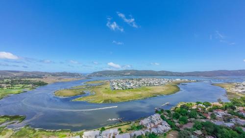 Old Place House | Lagoon View Accommodation