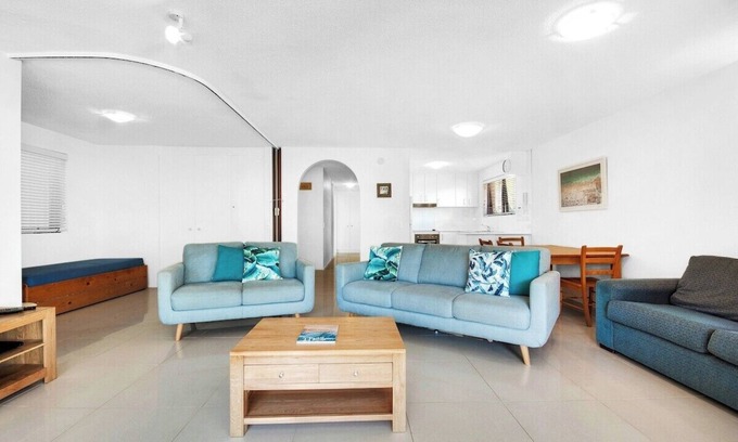 Mooloolaba Apartment | Lahaina Unit 7 - Beachfront in Mooloolaba!
