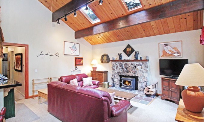 Sunnyside House | Laird House ( 3 Bedroom home )