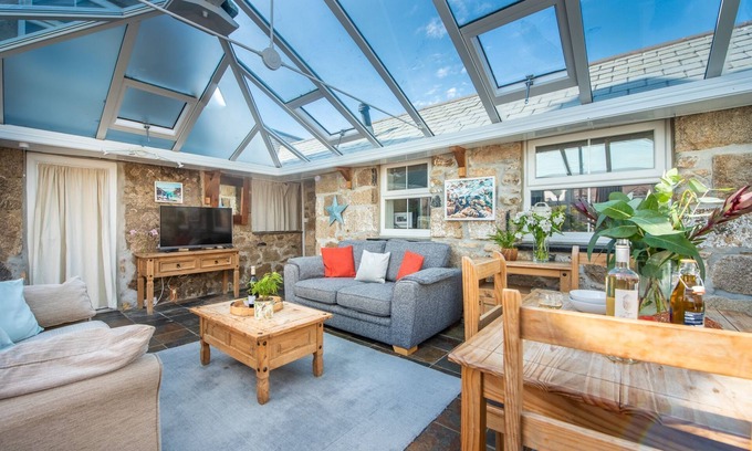Carbis Bay Cottage | Laity Vean Hideaway - a cottage that sleeps 4 guests in 2 bedrooms
