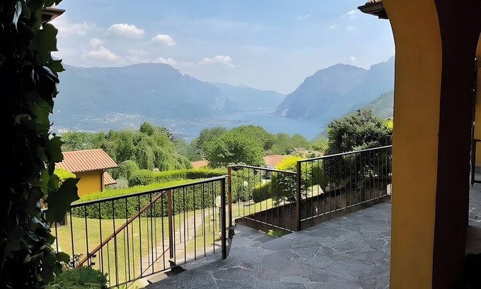 Civenna Apartment | Lake and Mountain Holiday House