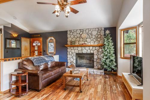 Almont House | Lake Arrowhead Privacy Redefined at Hillside Haven