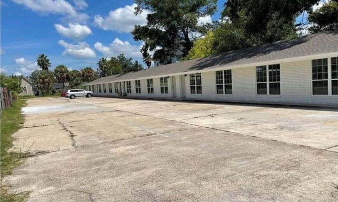 Lake Charles Apartment | Lake Charles Historical District Hideaway