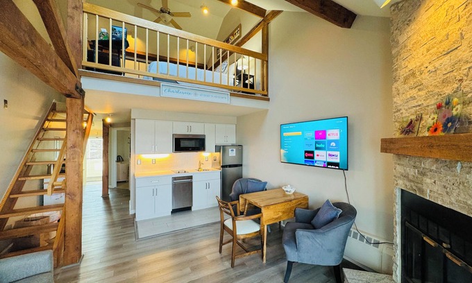 Charlevoix Condo | Lake Charlevoix Lakeview Escape