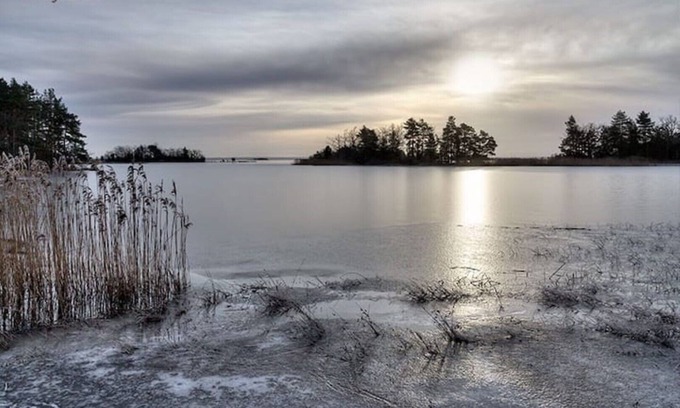 Tofta Cabin | Lake cottage by the sea with its own lake plot, jetty and boat