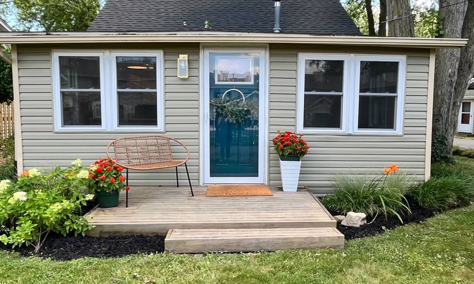 Houston Cottage | Lake Cottage Retreat: A place to find rest