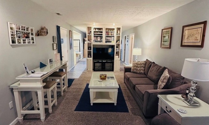 Bronston Condo | Lake Cumberland Cozy 1 Bedroom 7-3 Woodson Bend Resort Condo Bronston Ky