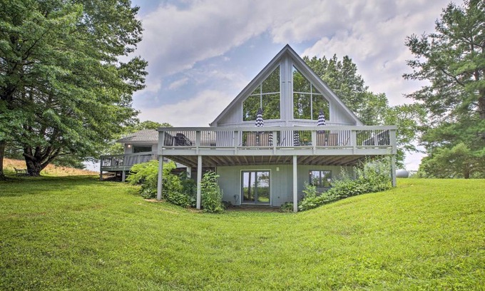 Mill Springs House | Lake Cumberland Home with Deck and Water Access!
