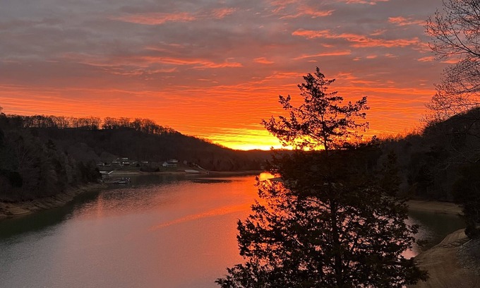 La Follette House | Lake Front - Gorgeous views, 6 bedroom/6 1/2 baths, 2 refrigerators/dishwashers