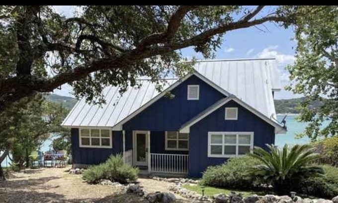 Lakehills House | Lake front home on Medina Lake!
