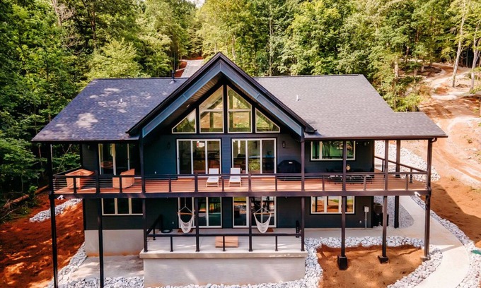 Jacksboro House | LAKE FRONT - New Build, No Steps to Lake, Quiet Cove, Big Creek -Seasonal Water